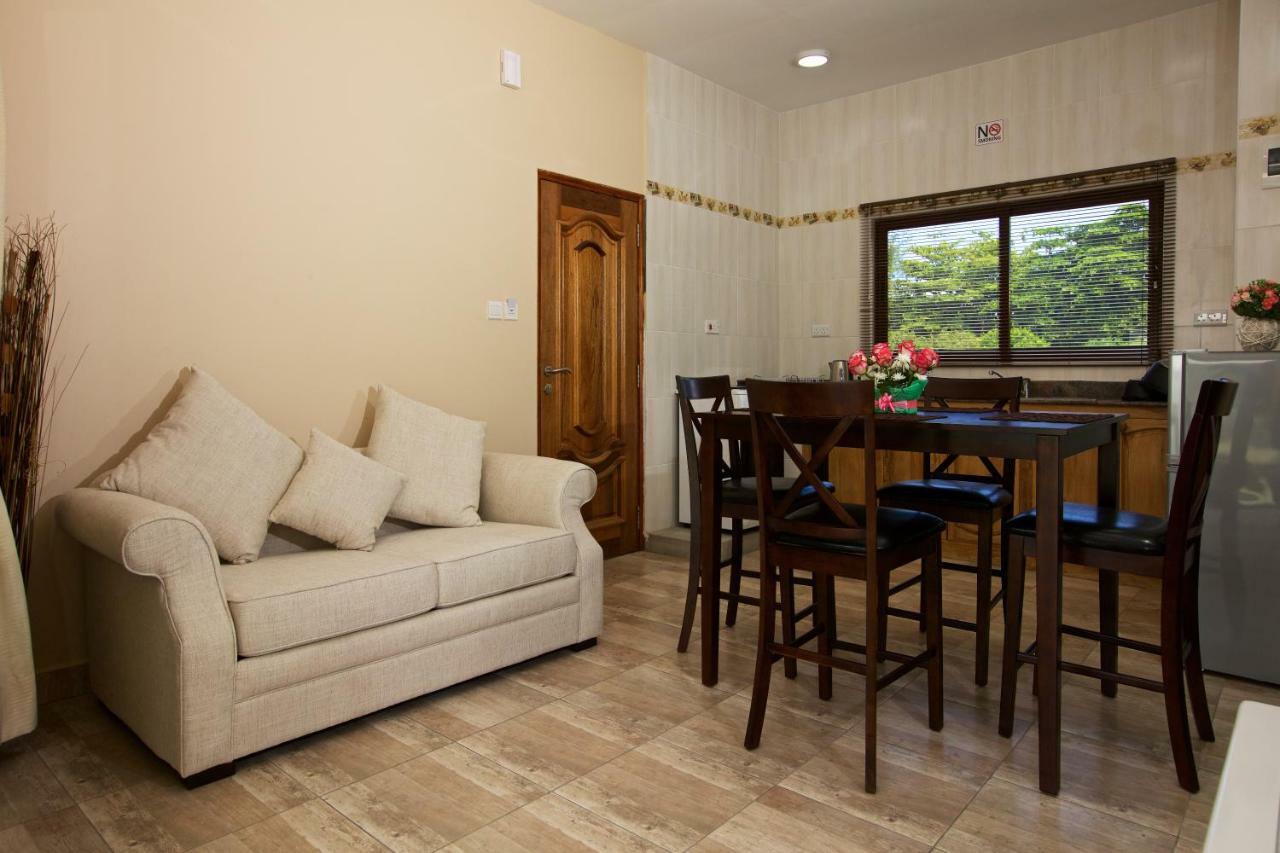 Stone Self Catering Apartment Гранд Анс Екстериор снимка