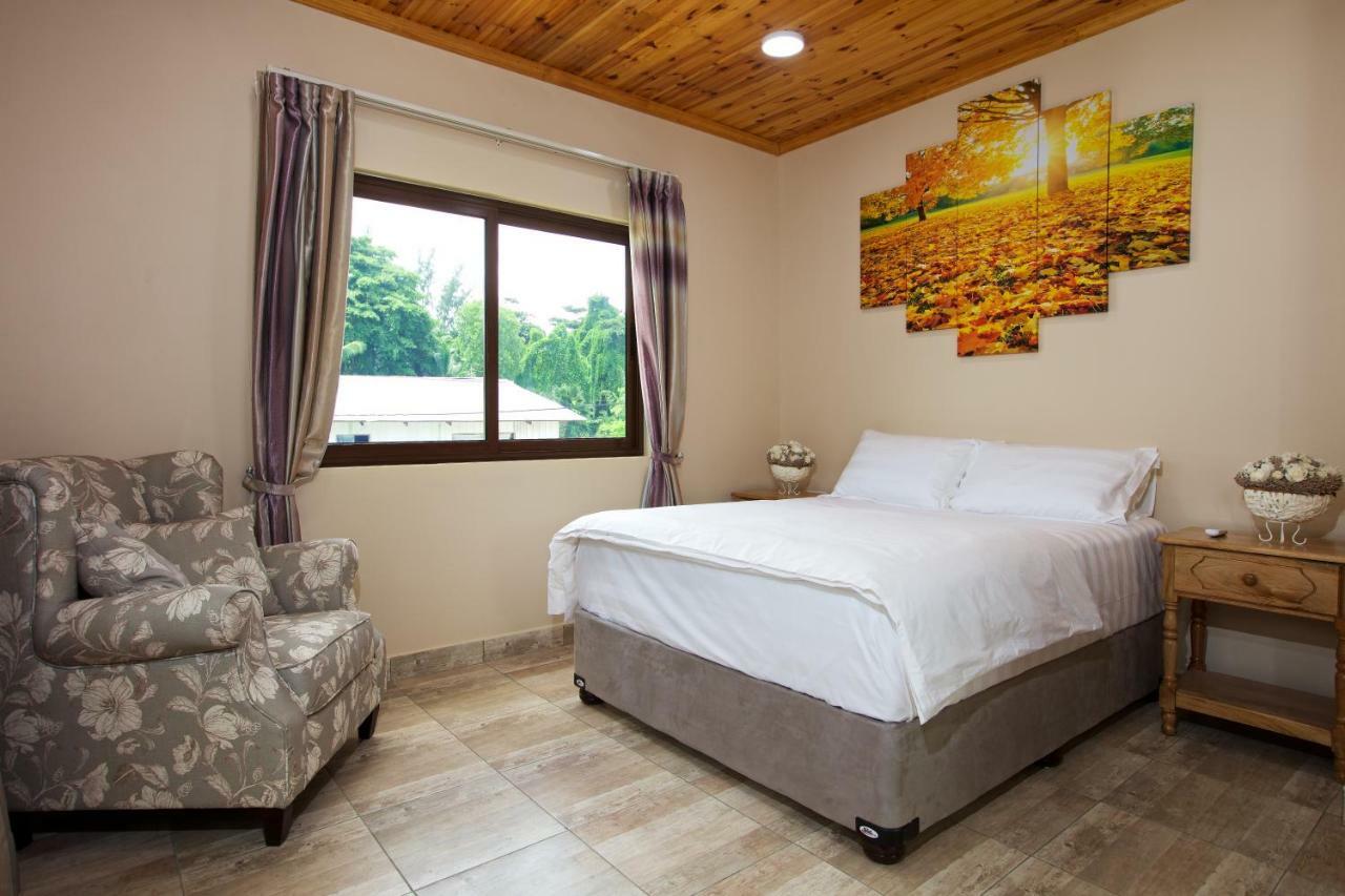 Stone Self Catering Apartment Гранд Анс Екстериор снимка